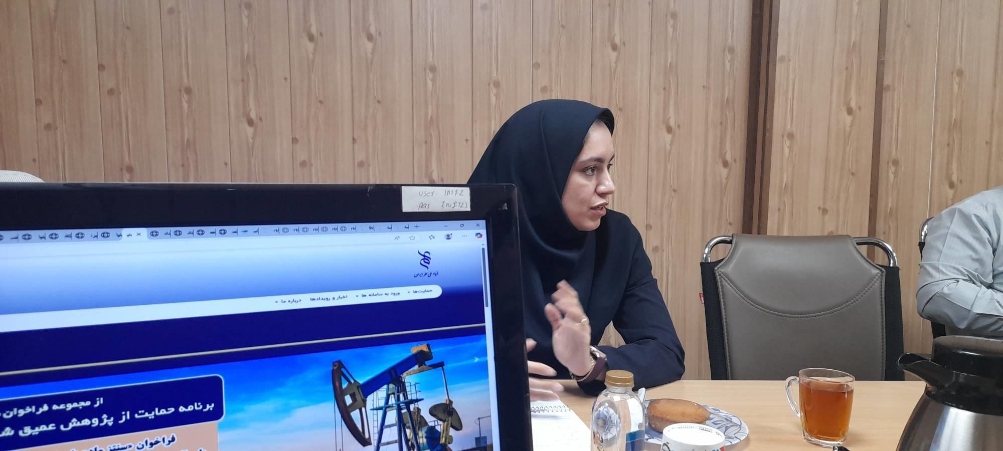 پاسخ به سوالات محققان درباره فعالیت‌های بنیاد/ استقبال اعضای هیئت‌علمی دانشگاه حضرت معصومه(س) از حمایت‌های بنیاد ملی علم ایران